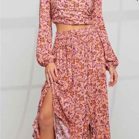 “Flower me Pretty set”: flowy pants with matching top. NWT - Picture 4 of 10